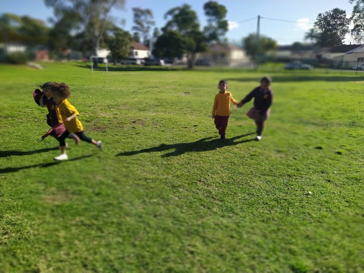granville_ps's tweet photo. Early Stage 1 and Stage 1 have been focusing on fundamental movement skills, such as running, throwing, hitting and catching, with emphasis on T-ball this term. Stages 2 and 3 have been developing their Oztag skills, practicing passing, catching, and scoring tries. #Edweek22 https://t.co/F8UrF6FE5Q