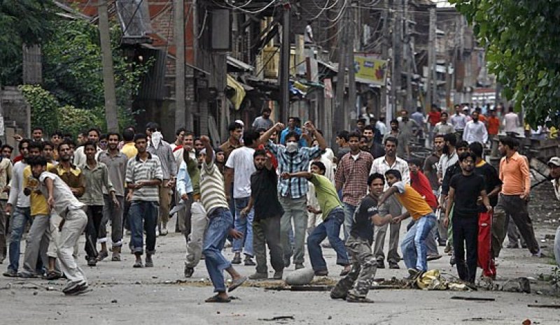 GeeksKinza's tweet photo. 05 August .....یوم استحصال کشمیر 
#justiceforkashmir #westandwithkashmir
#shameindia 
#shameindiangovt 
#shameindianarmy https://t.co/RECGQ19hKG