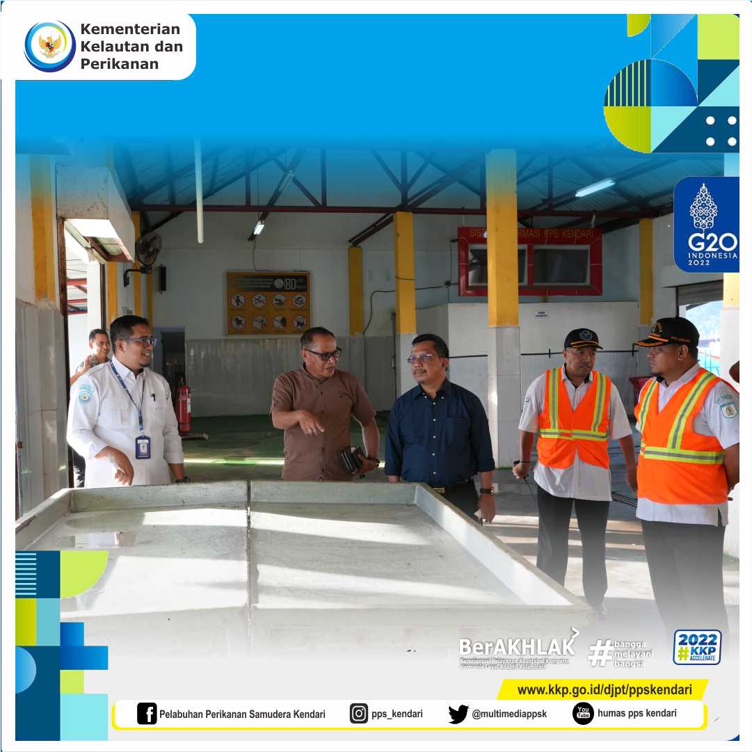 ppskendari1's tweet photo. Usai berdiskusi di Kantor, Kepala PPS Kendari @syahril_abdul mengajak Kepala DKP Prov. Kepulauan Riau dan rombongan mengunjungi TPI Higienis dan fasilitas yang ada di PPS Kendari, salah satunya fasilitas pendukung program penangkapan ikan terukur. 
#KKPAccelerate #ppskendari https://t.co/9S8epf6CYb