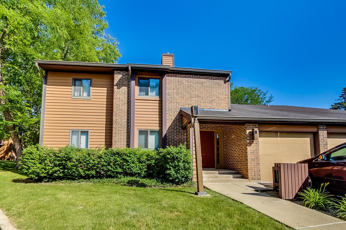 TheMacinoTeam's tweet photo. Congratulations to our client Malinda on the sale and #closing of this Elgin home! 

To sell or buy your next home, call Suzy Macino at 630-854-8828 or view our website at https://t.co/jbZYHYM39f. https://t.co/fENg6bLhPe