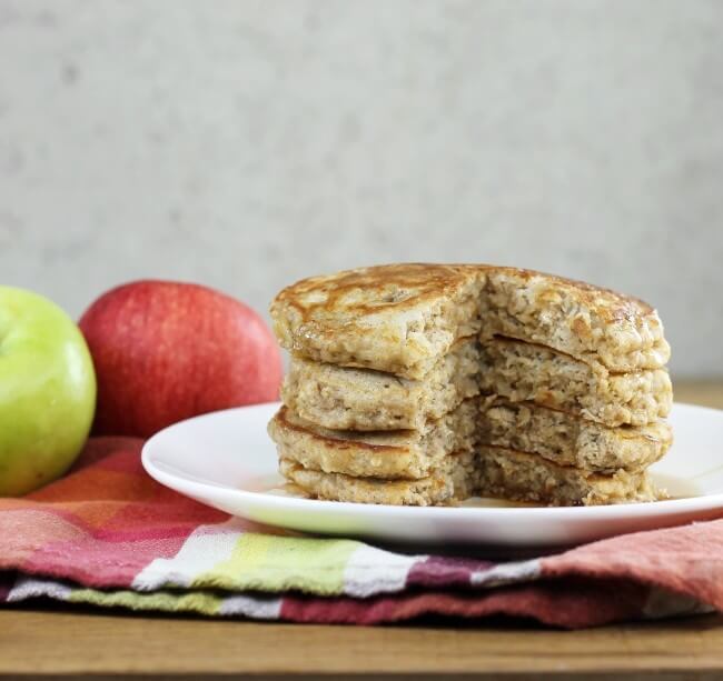 Delicious Apple Oatmeal Pancakes. wordsofdeliciousness.com/apple-oatmeal-…