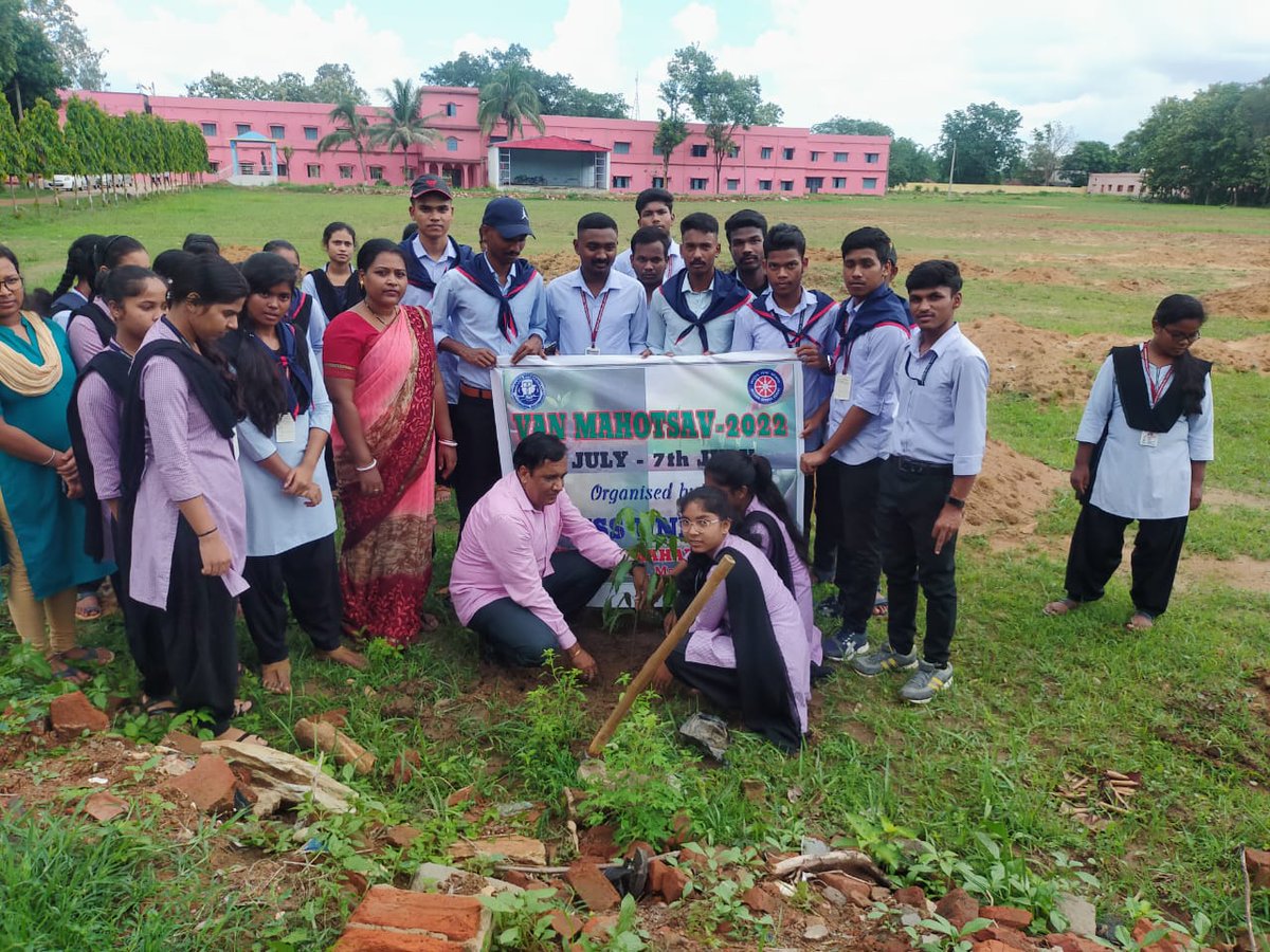 NssSeemanta's tweet photo. Van Mahatsav 2022
#Nssodisha 
#NSSMayurbhanj 
#NSSIndia

At
Seemanta Mahavidyalaya Jharphokaria, Mayurbhanj https://t.co/XaZGOTEQam