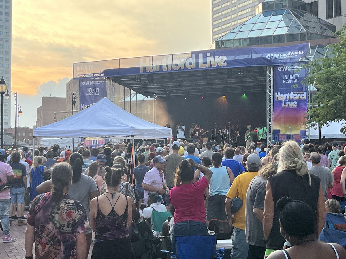 LukeBronin's tweet photo. Pretty good Thursday night in #Hartford https://t.co/VfdIARFxM8