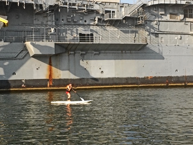 TomFruehActor's tweet photo. Today was my first time standup paddleboarding -- quite an experience! I expected to end up in the river, but happily, it didn't happen! Thanks to Stacey at Manhattan Kayak for this picture, and the great MK team! #SUP #standuppaddleboarding #manhattankayak #pier84 #HudsonRiver https://t.co/GpWhaue8us