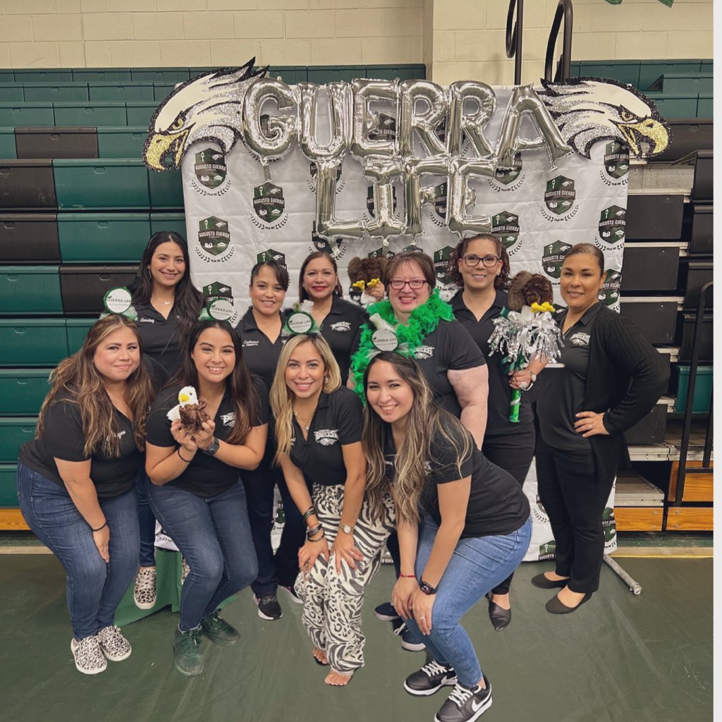 DalethJuarez's tweet photo. Such a successful Back to School Expo! Office staff is ready to serve our @PSJAGuerraElem community! 💚 Thank you @PSJAMemorial for hosting us! 🙌🏽 We enjoyed the support from Mr. Vela @Drjlarredondo GO EAGLES 🦅 #LIFEisgoodatGuerra #GuerraLIFE #WeLoveGuerraLIFE @PSJAISD https://t.co/OMm7hHiE6C