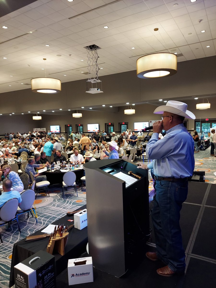 CCATXSGC's tweet photo. Live Auction at the 20th Annual Banquet for the San Gabriel Chapter of CCA Texas!  
#sgcctx
#cca
#auction
#fishing 
#banquet 
#georgetowntx https://t.co/YYsvynU2lV