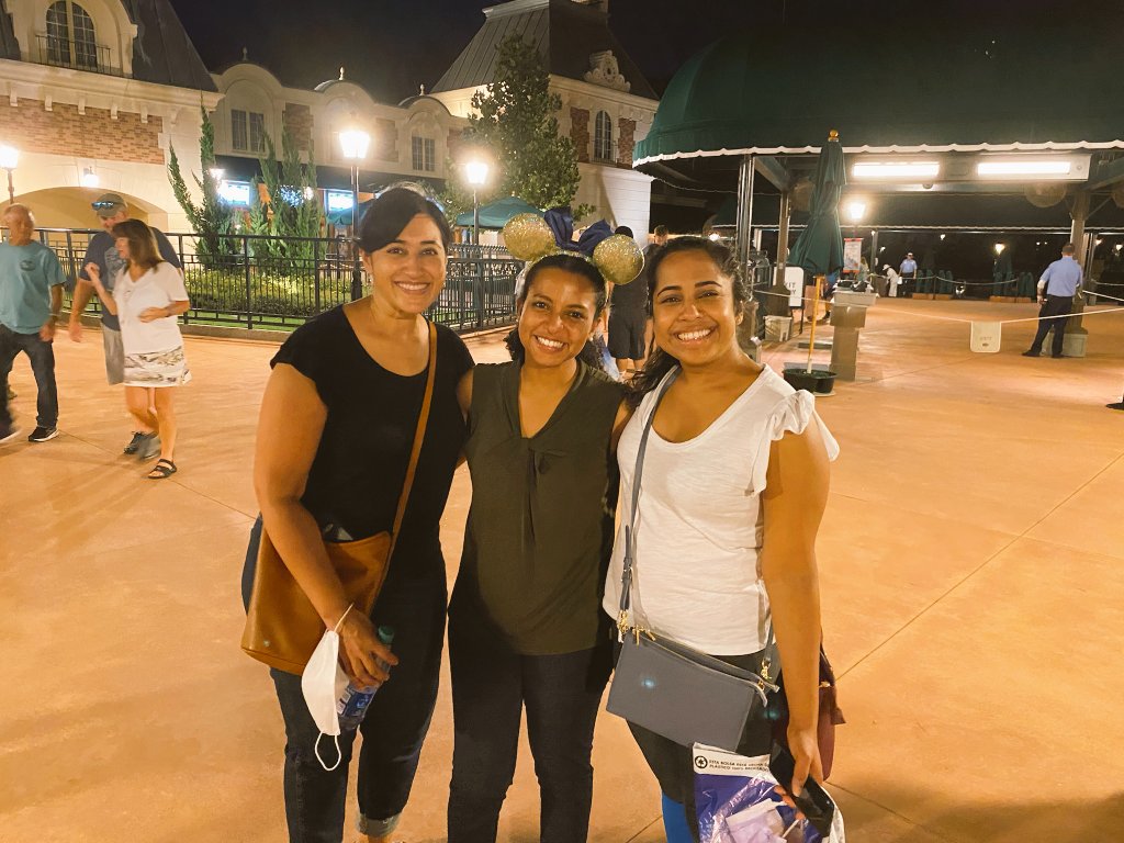 induru_s's tweet photo. Who Disney'ed with some hospitalists this past week?🤗

I did! #phm22 #phmfellows #pedshospitalist https://t.co/ZqTboUDT9L