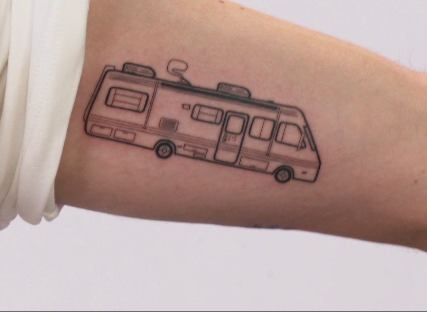 JuanSGuarnizo's tweet photo. Gracias por acompañarme mientras me hacían estos 3 tatuajes increíbles y haciendo mi primer tatuaje a Komanche. 🥹 https://t.co/0v2w1DSTI3