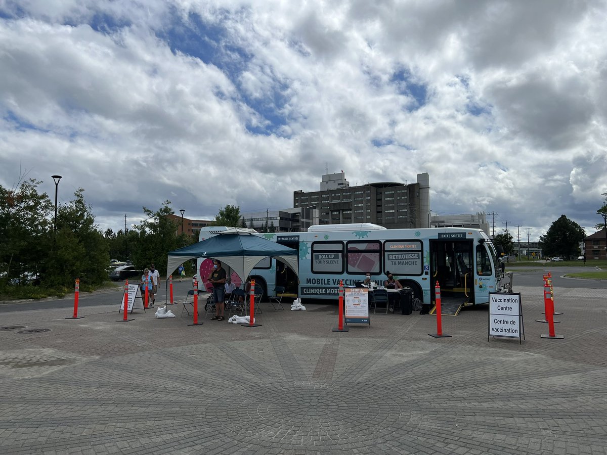 NicholasRyma's tweet photo. Officially “boosted” (for the second time)! It was great to see @PublicHealthSD on-site at @ScienceNorth . Getting my fourth dose was quick and painless! The mobile vaccine clinic is an awesome initiative!💉🚌 https://t.co/yes0uphYiy