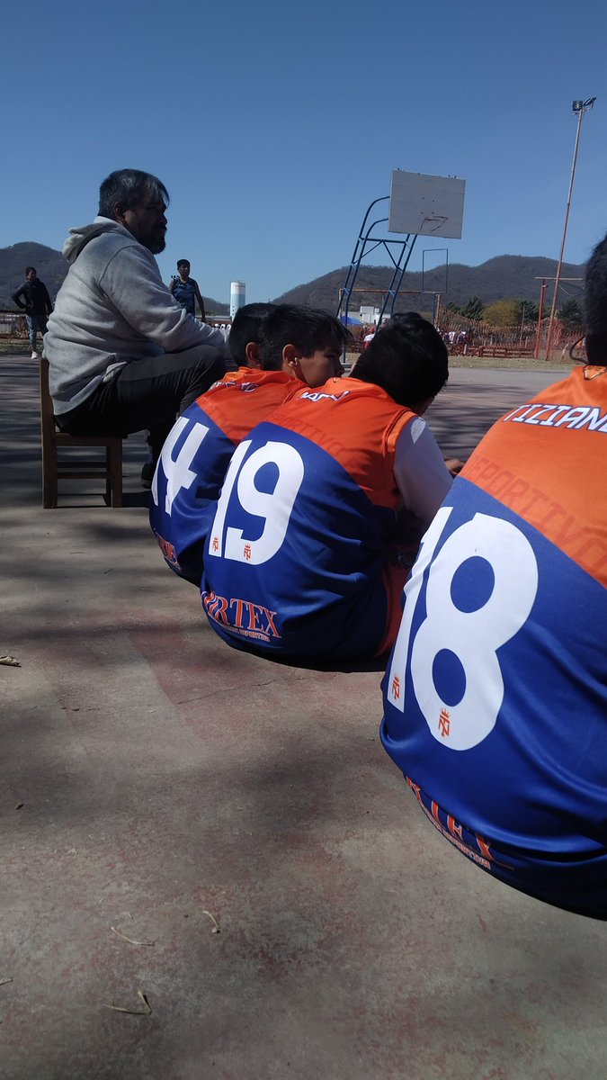 ClubFoxSalta's tweet photo. En la jornada del domingo se llevó adelante la fecha entre Fox contra el Carril Basquet, felicitamos a todos los jugadores. 👏🏼 

• CLUB FOX 

• Te esperamos! 🏀

#clubfoxsalta #básquet #Salta #deportes https://t.co/i5vZCuhNpy