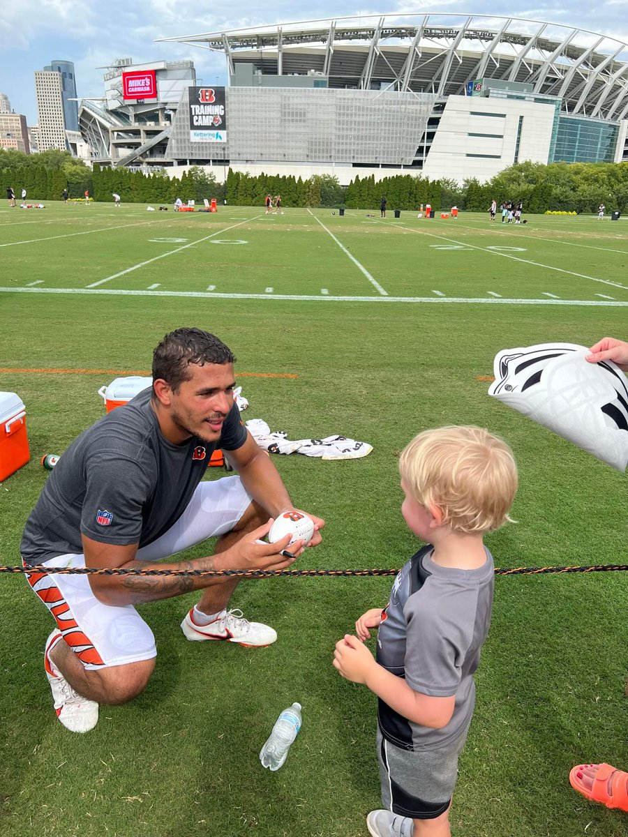 meader14's tweet photo. Cooper was excited to meet Bengals players. Thanks for signing for him @Thekidstan @_MikeTeee @JHeiligh ! You made his day! https://t.co/vznR4mPAM0