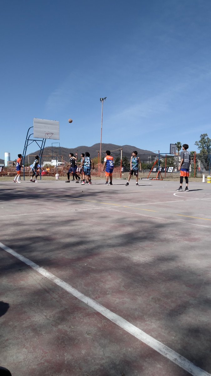 ClubFoxSalta's tweet photo. En la jornada del domingo se llevó adelante la fecha entre Fox contra el Carril Basquet, felicitamos a todos los jugadores. 👏🏼 

• CLUB FOX 

• Te esperamos! 🏀

#clubfoxsalta #básquet #Salta #deportes https://t.co/i5vZCuhNpy