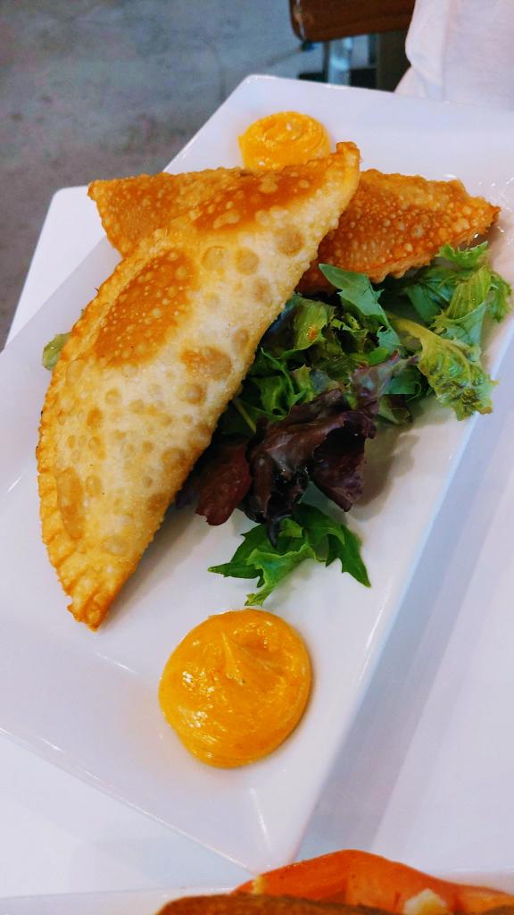 art_artlee's tweet photo. #NJ "Tonite'sDinner" at Mi España #Spanish #streetfood #princetonnj #gazpacho w/#serranoham+#empanadas/#beefempanadas #chickenempanadas+ #bocadito (#sandwich) w/#chorizo #manchego #dicedtomatoes #aioli #gastronomia #fooddesign #relajado #vida #collageart #representationalart https://t.co/Rlde4tS3yf