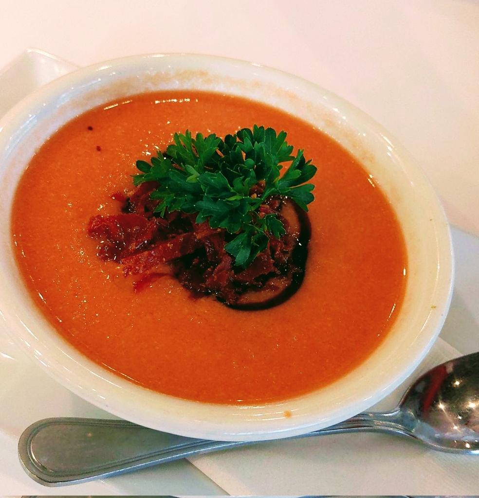 art_artlee's tweet photo. #NJ "Tonite'sDinner" at Mi España #Spanish #streetfood #princetonnj #gazpacho w/#serranoham+#empanadas/#beefempanadas #chickenempanadas+ #bocadito (#sandwich) w/#chorizo #manchego #dicedtomatoes #aioli #gastronomia #fooddesign #relajado #vida #collageart #representationalart https://t.co/Rlde4tS3yf