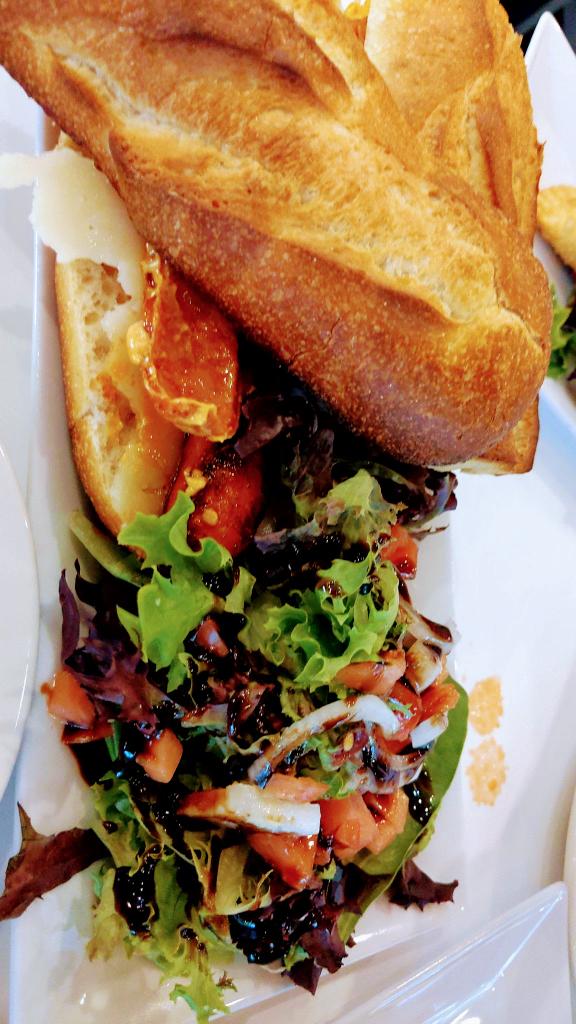 art_artlee's tweet photo. #NJ "Tonite'sDinner" at Mi España #Spanish #streetfood #princetonnj #gazpacho w/#serranoham+#empanadas/#beefempanadas #chickenempanadas+ #bocadito (#sandwich) w/#chorizo #manchego #dicedtomatoes #aioli #gastronomia #fooddesign #relajado #vida #collageart #representationalart https://t.co/Rlde4tS3yf