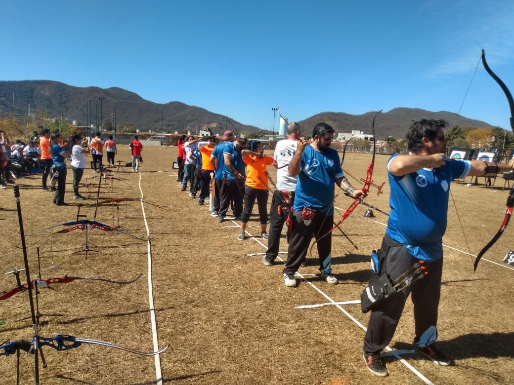 ClubFoxSalta's tweet photo. Durante la mañana del domingo se realizó el Torneo Provincial de Tiro con Arco y clasificatorio para los Juegos Evita - 3 Arqueras U17 representan al Club Fox - 
Agradecemos a todos por participar! 👏🏼 

• CLUB FOX 

• Te esperamos! 🏹🎯 

#clubfoxsalta #tiroconarco #Salta https://t.co/eEtEoYYkUk