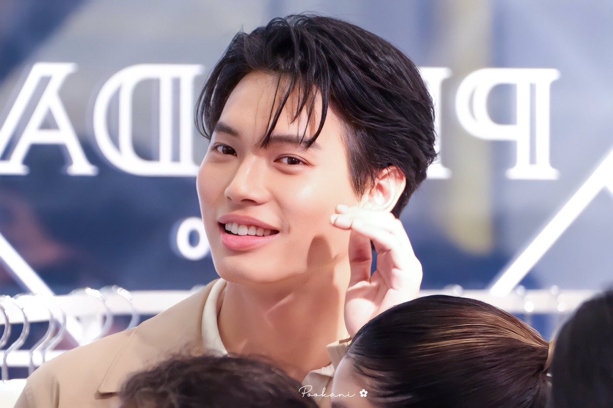 pookanihide's tweet photo. เมื่อน้องวินได้ยินคำว่า อะไรหล่อๆ 🤣  ขอฟังซ้ำ “วินหล่อมาก!” และทำหน้า พึงพอใจ 5555 Win X PradaShine 
#PradaShine 
#winmetawin https://t.co/3bdKjr9fvF