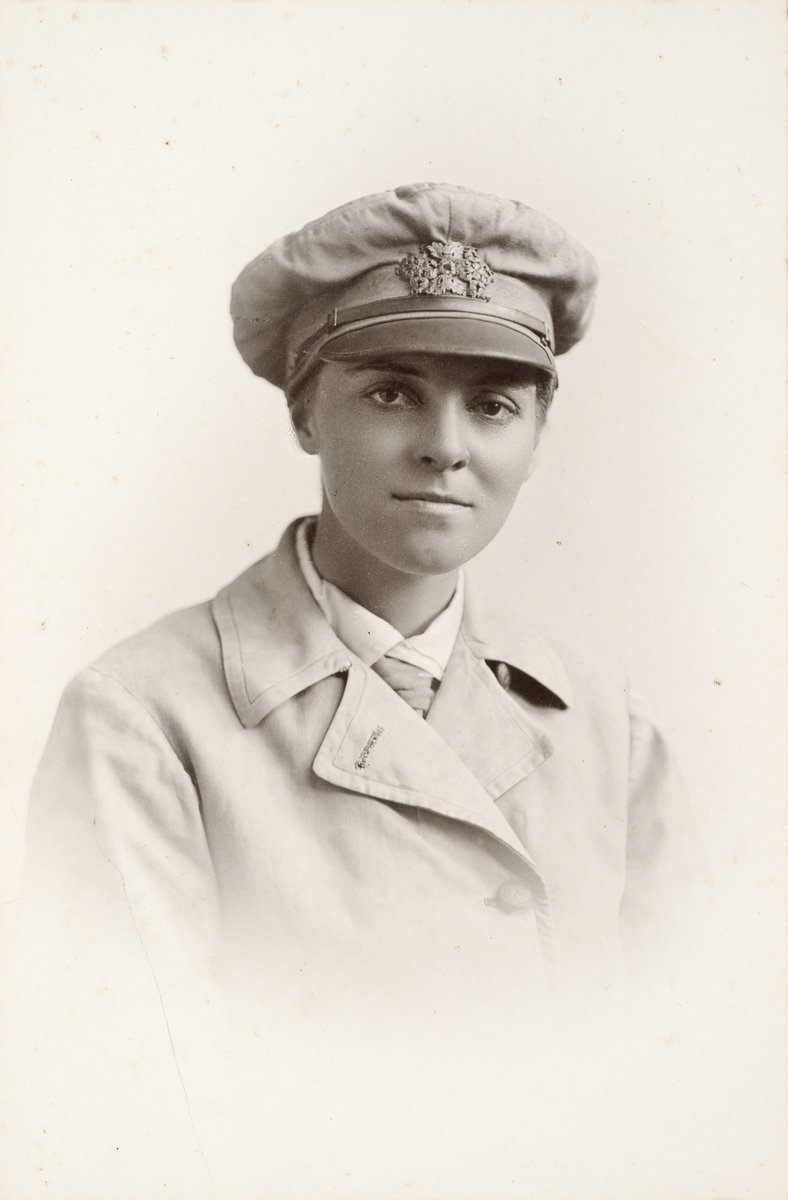 🚖 Beep beep - your ride is here!

In 1919, at just 20 years old, Alice Anderson founded Victoria's first all female motor garage.

Read today's blog to learn about ‘Miss Anderson’s Motor Service’ 👇 

blogs.slv.vic.gov.au/our-stories/mi…

 📷 Courtesy of University of Melbourne Archives