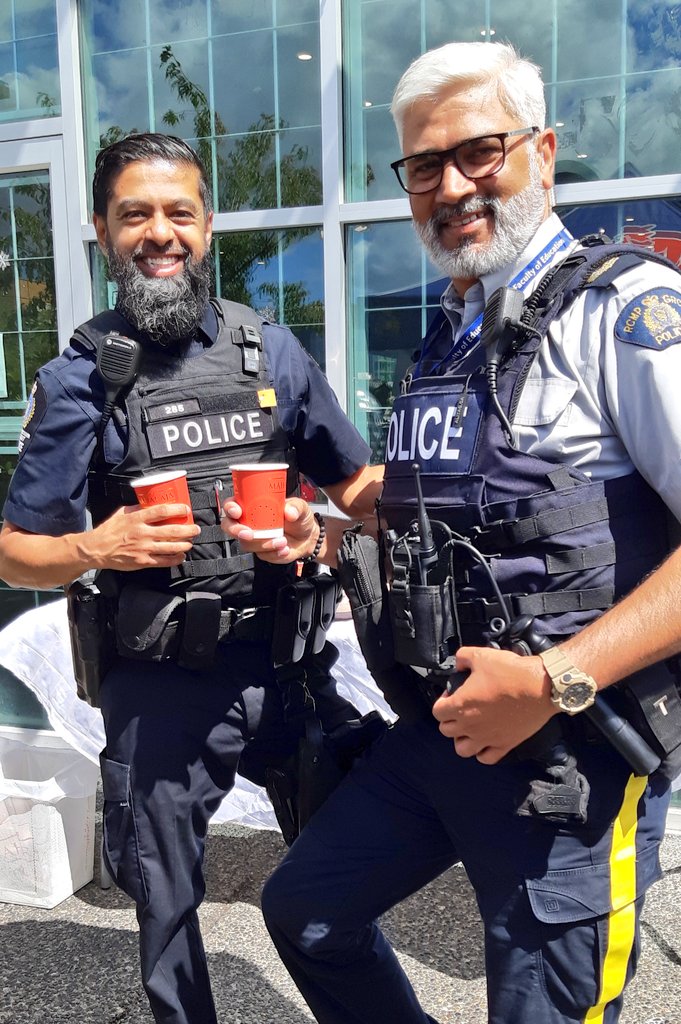 MVTP_CplHanif's tweet photo. Joined @SurreyRCMP's CRU South, Diversity, Community Engagement, Surrey ByLaws, Transit Security, @Newton_BIA for Chai with a Cop. Great discussions regarding Block Watch Programs, Transit Safety, Crime Reduction & Community Safety . #takesacommunity #newton #communitypolicing https://t.co/CXUYSPXoQV