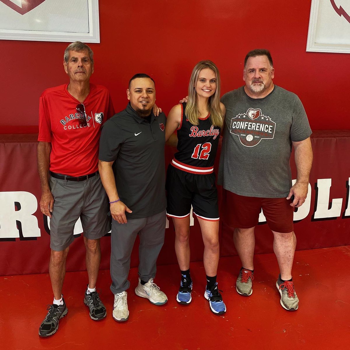 So excited to finally announce my first official offer with Barclay College!! I am so incredibly grateful!!
Go Bears!! 🐻🏀