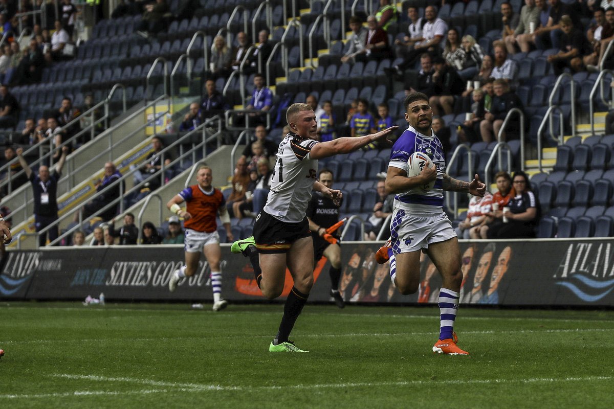 MILESTONE MAN | If selected against <a href="/BatleyRLFC/">Batley Bulldogs RLFC</a> on Sunday evening, <a href="/woody953/">james woodburn-hall</a> will make his 100th appearance for the club 🙌

The <a href="/JAMRugbyLeague/">Rugby League Jamaica (RLJ)</a> international finding his best form this year with some sterling performances. Here's to the next 100 Woody 🔵⚪️🐾

#MoreThanAGame