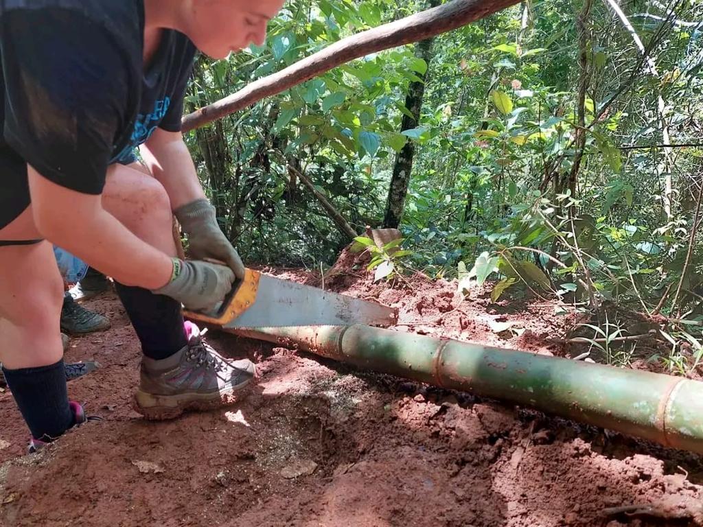 Camp_CostaRica's tweet photo. #TeamPizote working on the stairs for the entrance of the petroglyph for the community at #CampTerraba 🙌💪 They've done a very good job today! #dosomethingamazing #campseffect @CampsInt https://t.co/bMKYxjhZKb
