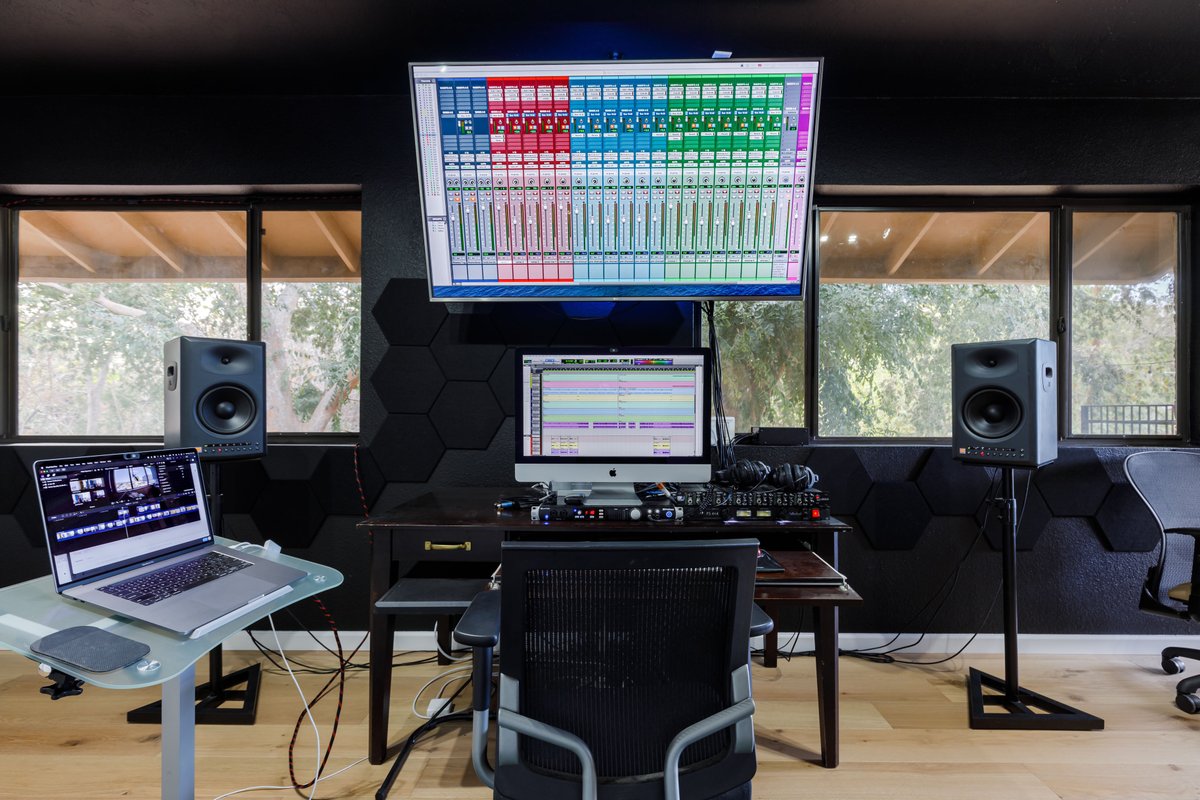 phxrecording's tweet photo. Invest in premium sound quality at an affordable price. We specialize in Hip Hop music production making big 3 dimensional mixes that bass hard and clean without drowning out your vocals. Call or Text Now... https://t.co/T8OGDgs5nX https://t.co/4D2IAfesL2