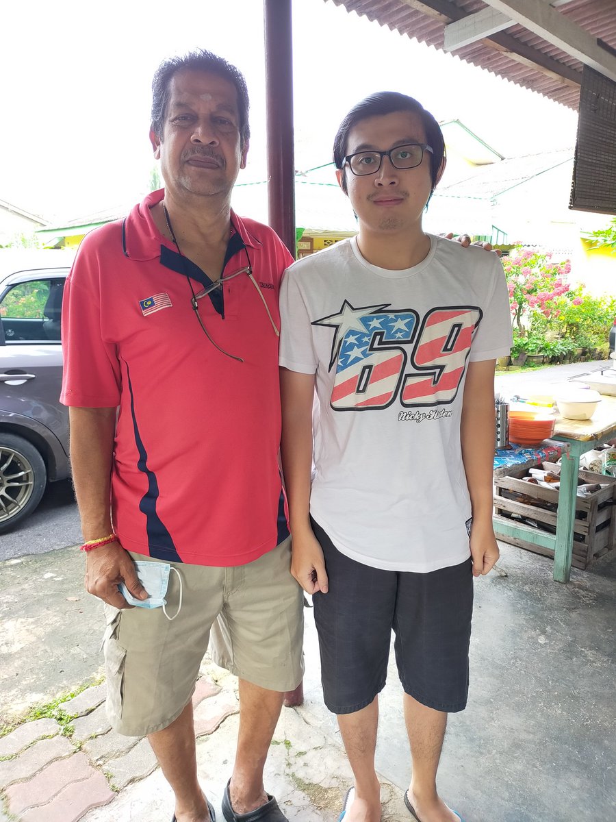 syah_aidid's tweet photo. Long time no see my old school sport teacher (Mr V.Sasidharan) 👨🏾🏫🏑 #stsd #stdavidhighschool https://t.co/Fsmpgyhwzi
