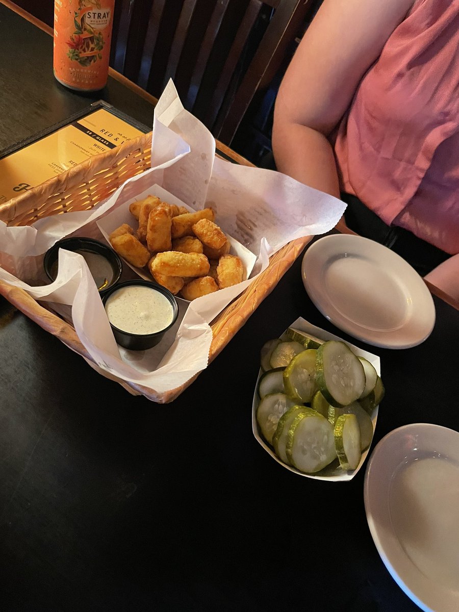 markowenmartin's tweet photo. Very few things make me happier than seeing former #DocMartians and #Micronauts doing wonderful things! Here is @microBessen at dinner with me. Cheese curds and pickles acquired in Madison! #TalentScout #ProudPI  @univpugetsound @ASMicrobiology https://t.co/sz2UjPLnKu
