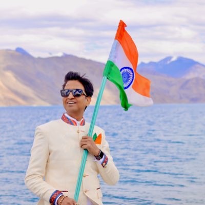 “जीते जी इसका मान रखें,
मर कर मर्यादा याद रहे।
हम रहें कभी ना रहें मगर,
इसकी सज-धज आबाद रहे…!”❤️🇮🇳
#TirangaAboveAll 💪🏼🇮🇳
#NewProfilePic