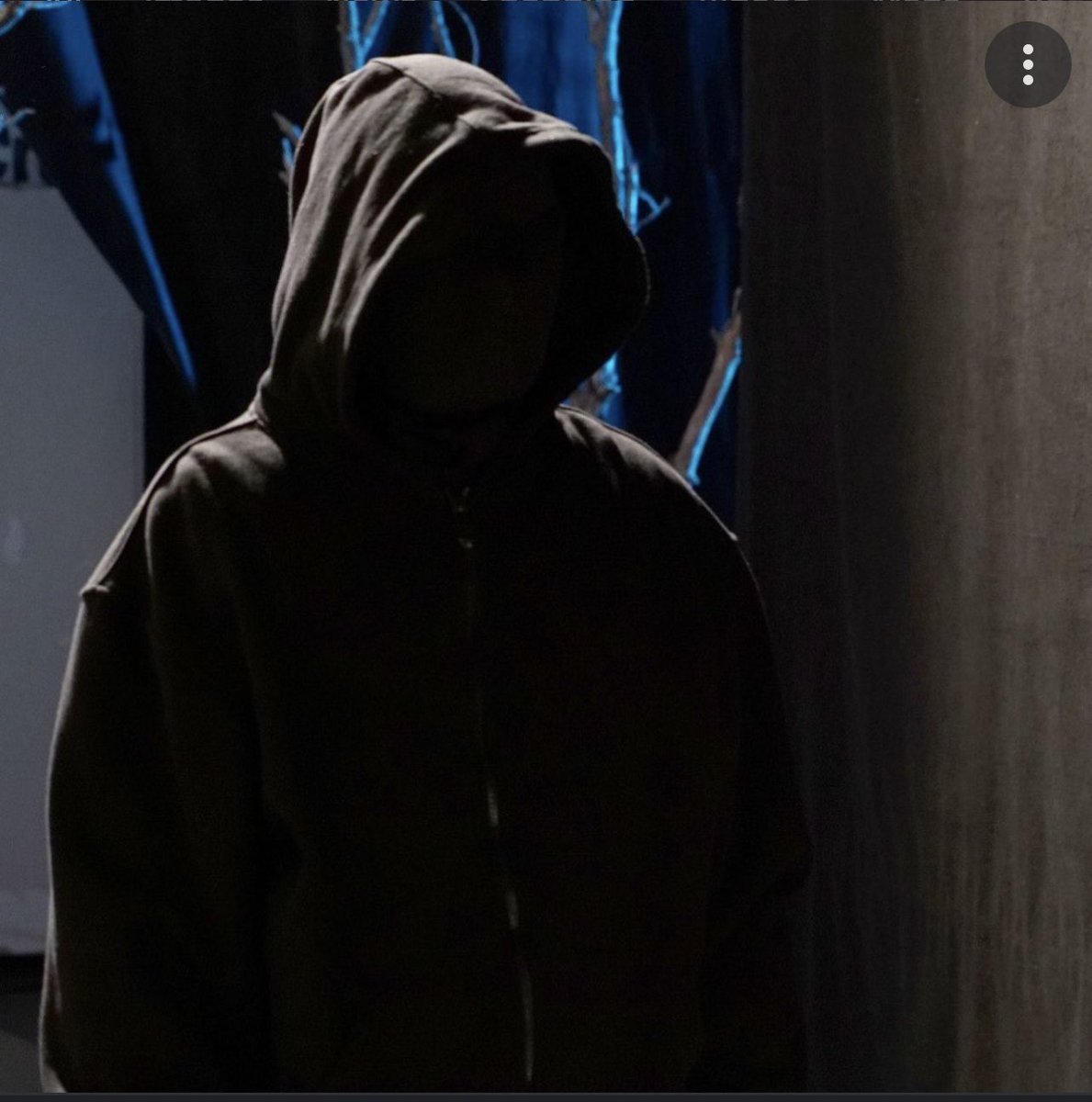 jazzingitup_'s tweet photo. At first I questioned which A scares me the most. I can say now #PLLOriginalSin scares me the most hands down. The way he had Tyler’s legs dangling…he’s a cold blooded killer. They both look completely different and both terrify me. https://t.co/VPTKwcWofV