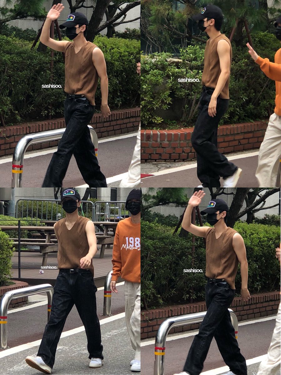 mainlyjay's tweet photo. PARK JONGSEONG IN SLEEVELESS TODAY OH GOD https://t.co/NUGb1HagdD