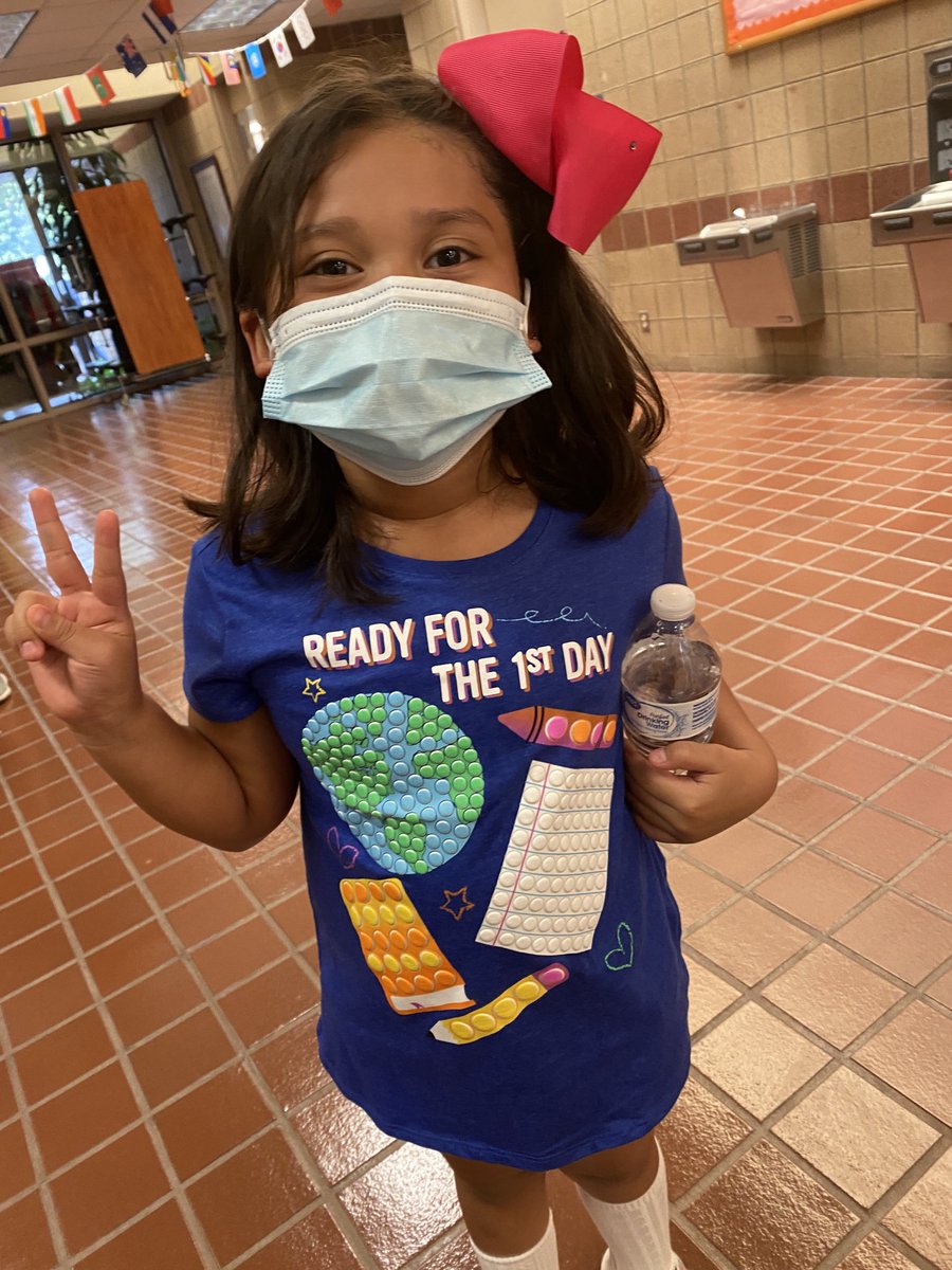 👇🏽Hey Husky 👋🏾! Me too!! 🙋🏽‍♀️
I loved seeing our students and families back in the building for our Meet and Greet this evening! ⁦<a href="/hearnehusky/">Hearne Elementary</a>⁩ #HuskiesLEAD