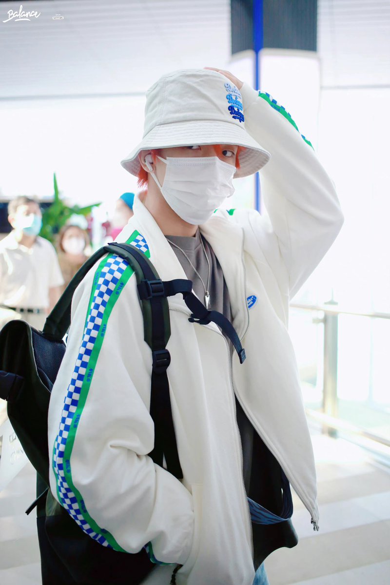 yuuhangs's tweet photo. 220805 PEK🛫️

橘猫？🥺

cr 平衡感Balance·孙亦航
#孙亦航 #SunYihang https://t.co/AAJc0Bg22h