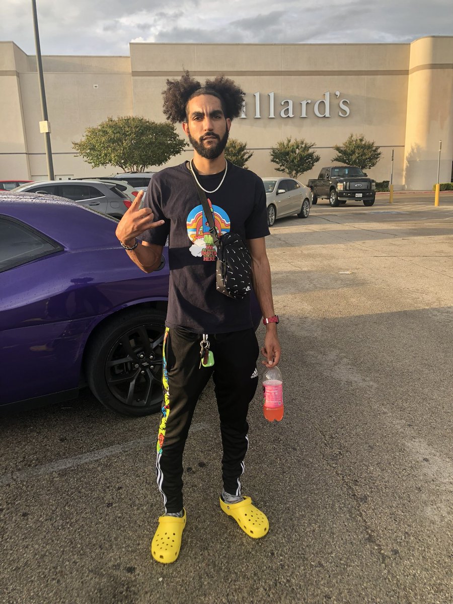 devin_bush's tweet photo. 🤘🏽 https://t.co/jQBjc0yyHi