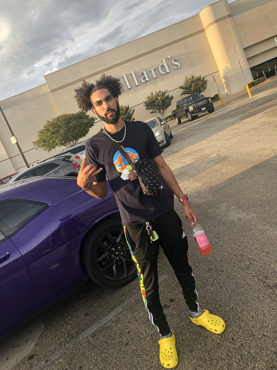 devin_bush's tweet photo. 🤘🏽 https://t.co/jQBjc0yyHi