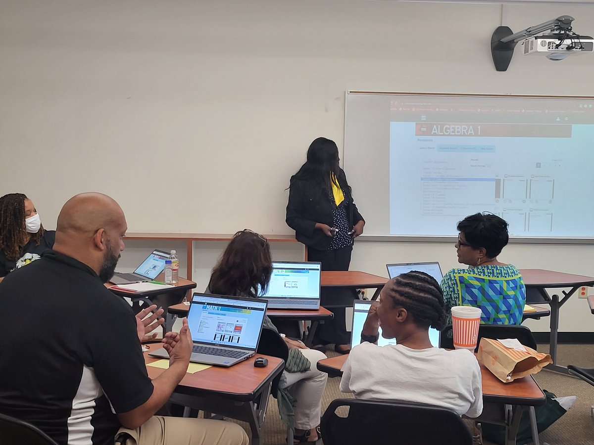 wstleads's tweet photo. This group is small but mighty!
Professional Development has been happening & the energy has been high. 🦅
Thank you teachers for letting the C&I serve and support.
#PassportToExcellence
@desotoisdengage
#TimeToFlyDeSoto https://t.co/iiiWC2K3DZ