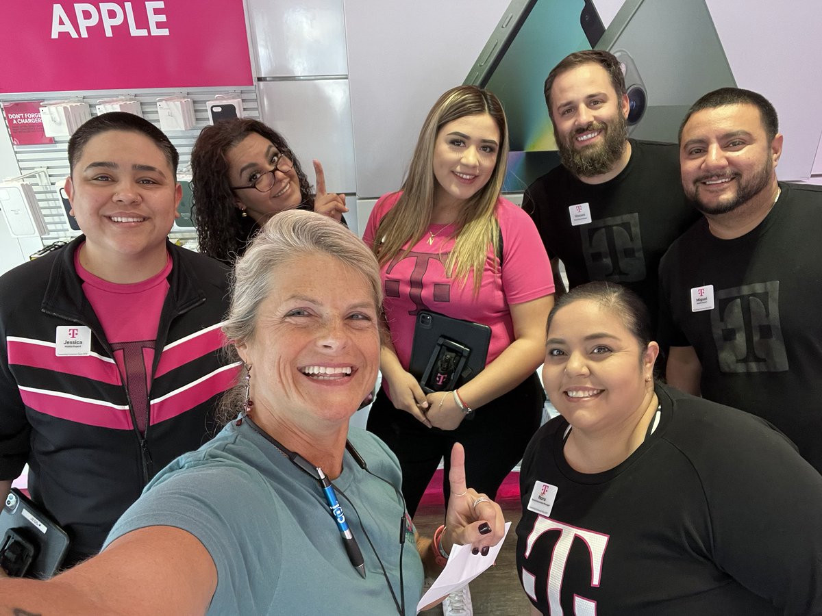 jenniferlpguru's tweet photo. Day 3 and the FUN continued…@TMobile laughter 😆 , smiles 😃 , solutions 👆🏼and awareness 📚!!! Always with you El Paso 🏜!! @JonFreier @aguero645 @Vizcaino9 @JoeyC1111 @Shannagian #magenta #awesometeams https://t.co/nCj6NYGXSo