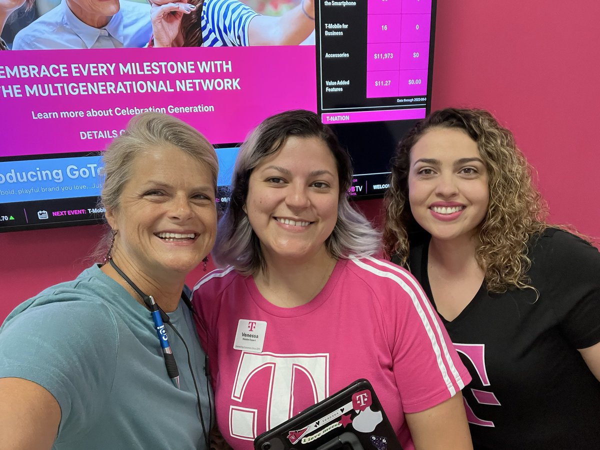 jenniferlpguru's tweet photo. Day 3 and the FUN continued…@TMobile laughter 😆 , smiles 😃 , solutions 👆🏼and awareness 📚!!! Always with you El Paso 🏜!! @JonFreier @aguero645 @Vizcaino9 @JoeyC1111 @Shannagian #magenta #awesometeams https://t.co/nCj6NYGXSo
