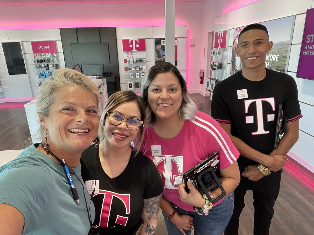 jenniferlpguru's tweet photo. Day 3 and the FUN continued…@TMobile laughter 😆 , smiles 😃 , solutions 👆🏼and awareness 📚!!! Always with you El Paso 🏜!! @JonFreier @aguero645 @Vizcaino9 @JoeyC1111 @Shannagian #magenta #awesometeams https://t.co/nCj6NYGXSo
