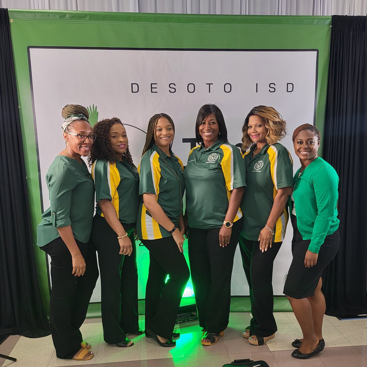wstleads's tweet photo. This group is small but mighty!
Professional Development has been happening & the energy has been high. 🦅
Thank you teachers for letting the C&I serve and support.
#PassportToExcellence
@desotoisdengage
#TimeToFlyDeSoto https://t.co/H4vHm3o1An