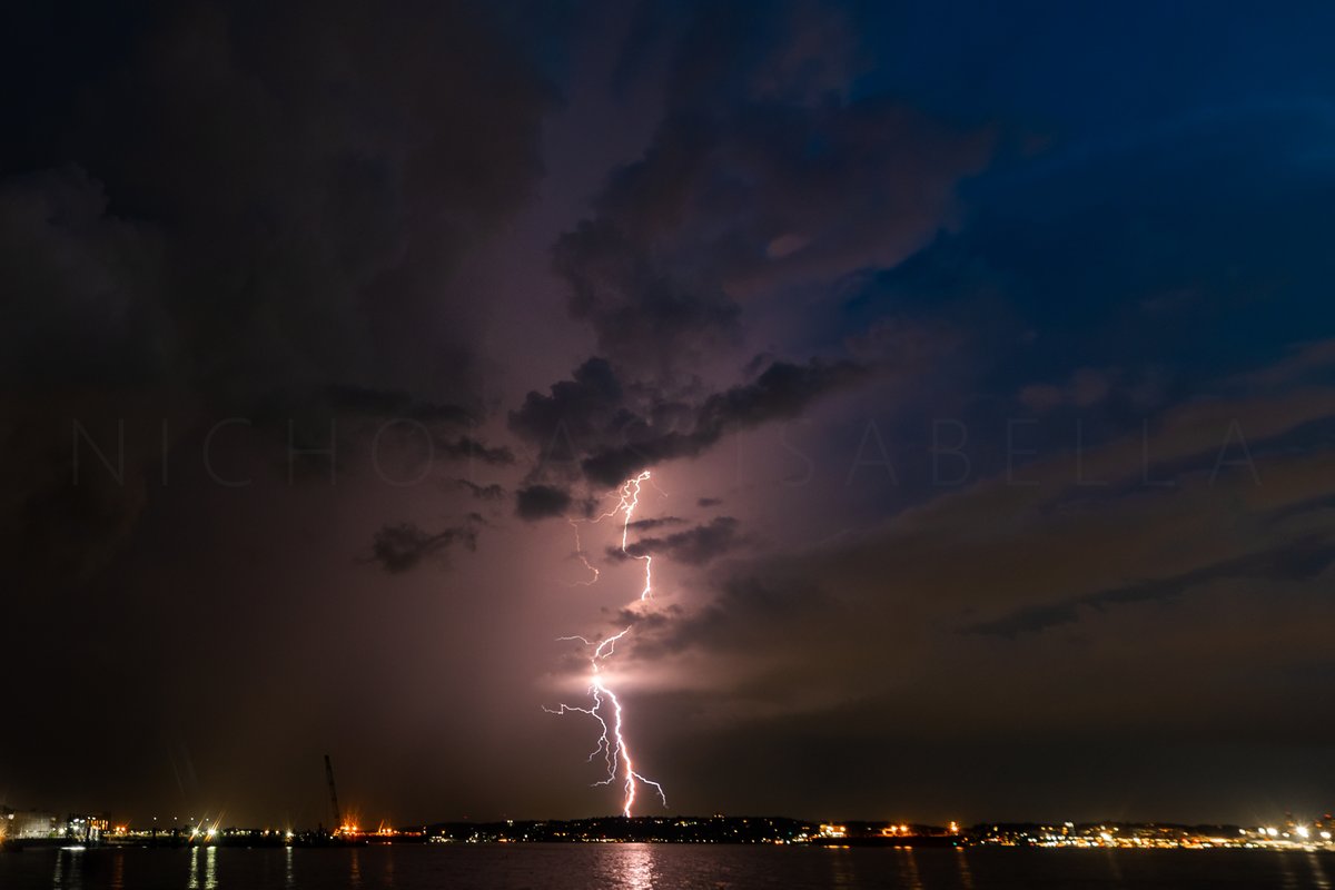 NycStormChaser's tweet photo. I got treated to a beautiful lightning show this evening in New York City, My favorite storms to photograph are the ones that just pop up out of no where. #NyWx https://t.co/dntMFuOdHy