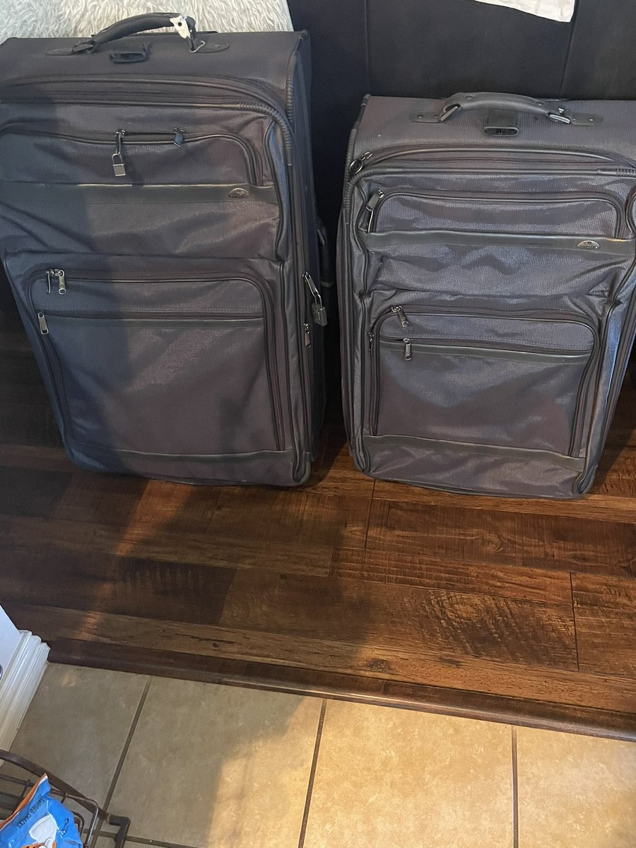 pswindel's tweet photo. @SamsoniteUSA  purchased suitcase years go and wheel on suitcase created a white crumbling residue on wheels, they fell apart.2 suitcases. the bag is the wheel. Nothing we ran over suitcase store in our closet. other store inside big suitcase. Both formed this white residue https://t.co/GmJzhhoRak