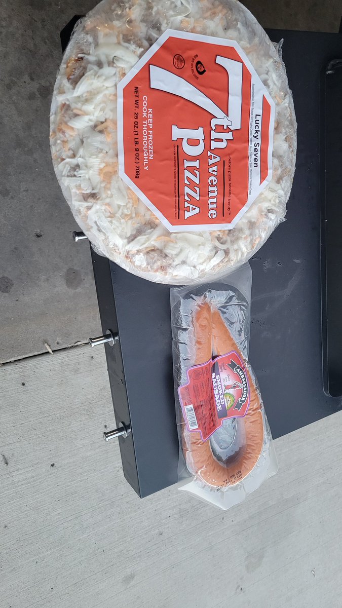 judthesniper's tweet photo. @7thavenuepizza Well. I have a sideways pic for tonight's main course. https://t.co/HFMB0Xyy7T