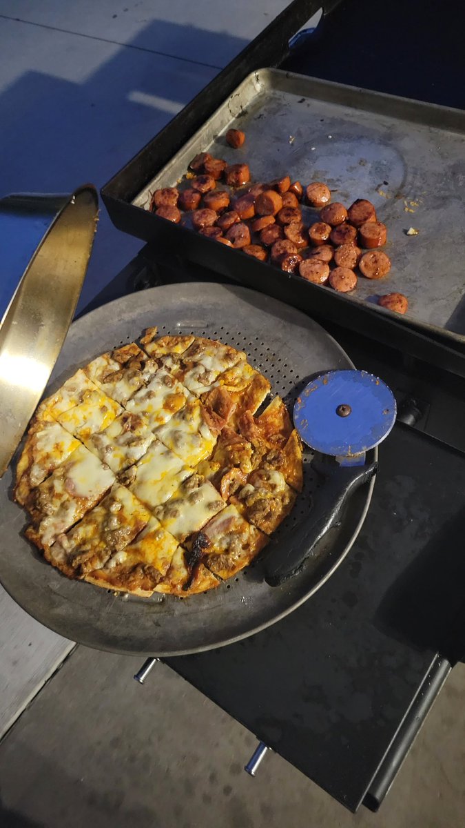 judthesniper's tweet photo. @7thavenuepizza End result and yes I'm a squares kind of guy. https://t.co/ISqLnhQREu