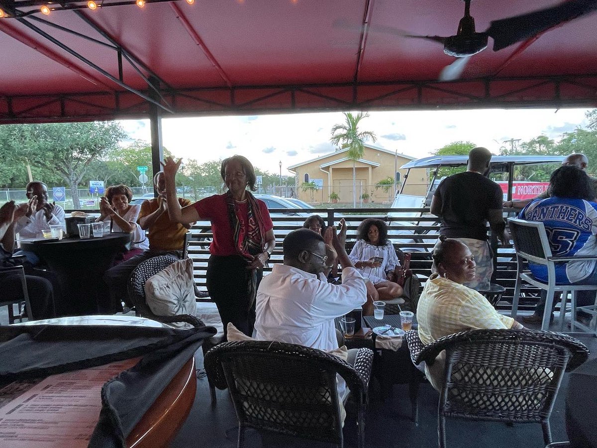 Thank you to everyone who came out to our fundraiser tonight at <a href="/SmittysSistrunk/">Smitty’s Sistrunk</a>, especially our hosts <a href="/SenChrisSmith/">Senator Chris Smith</a>, <a href="/MrJonathanAllen/">Jonathan Allen</a>, and <a href="/mattb1906/">Matthew Bradford</a>. And if you missed us, it’s not too late to donate or sign up to volunteer - just visit kellyscurry.com.