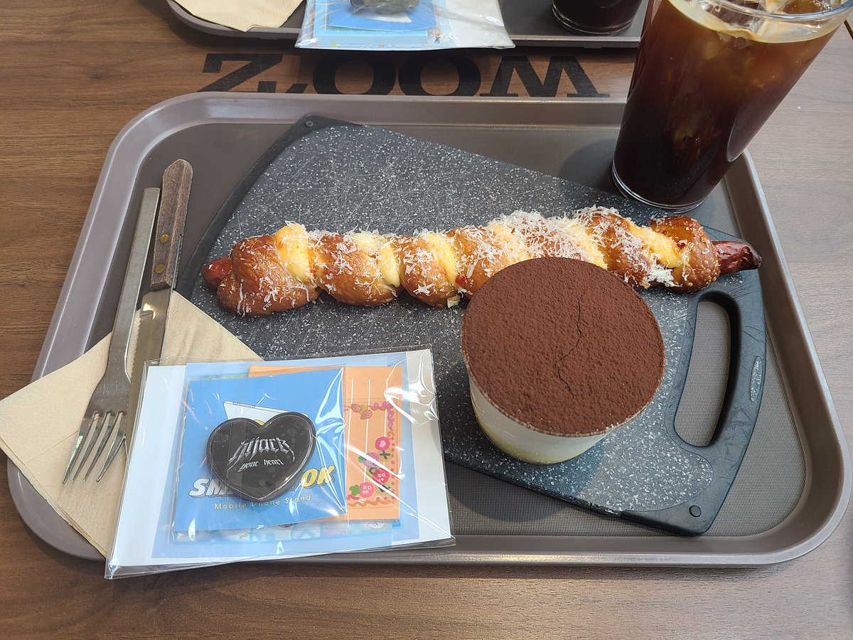 Sweetgolmu's tweet photo. 승연이 카페투어 
선착받았따ㅋㅋㅋ😏
우즈베이커리🤗 맛있다 https://t.co/cXhHYgAJQH
