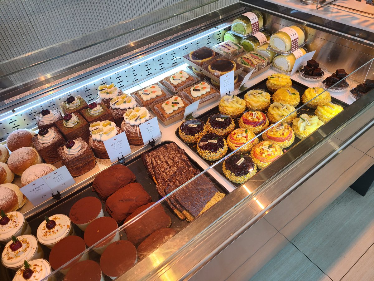 Sweetgolmu's tweet photo. 승연이 카페투어 
선착받았따ㅋㅋㅋ😏
우즈베이커리🤗 맛있다 https://t.co/cXhHYgAJQH