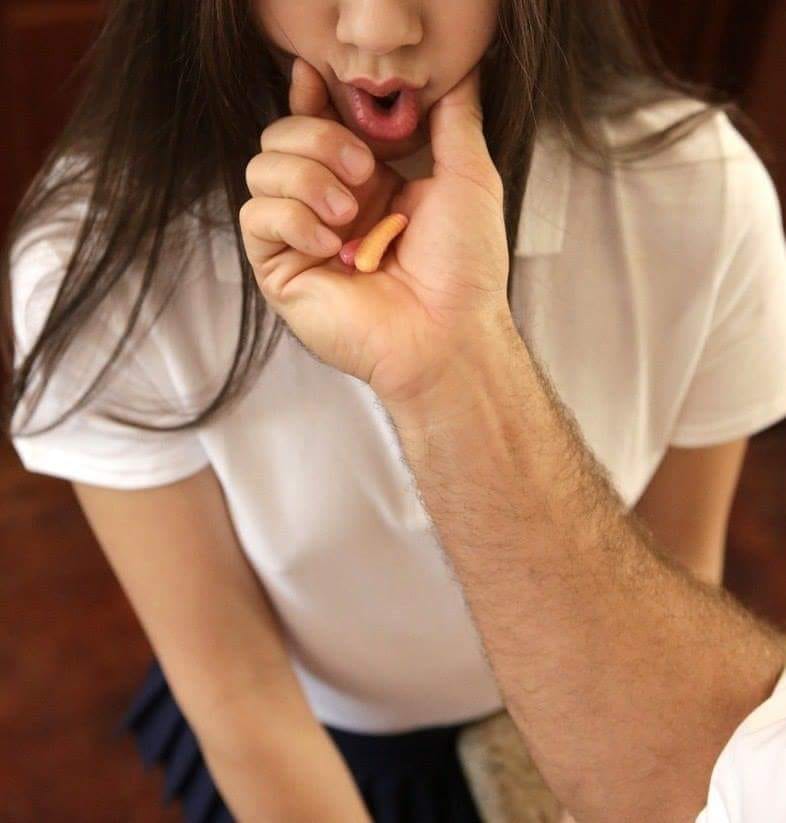 SumisaMujer's tweet photo. Tocala de la manera correcta, se derretira en tus manos como la miel y anhelara tu toque por la eternidad. 
Sé el hombre q necesita, tratala como se merece ser.
Muéstrale que ella realmente es un tesoro irremplazable que no tiene precio y te anhelara en su alma.
Y serás su  Dueño https://t.co/Pj6t6B1ful