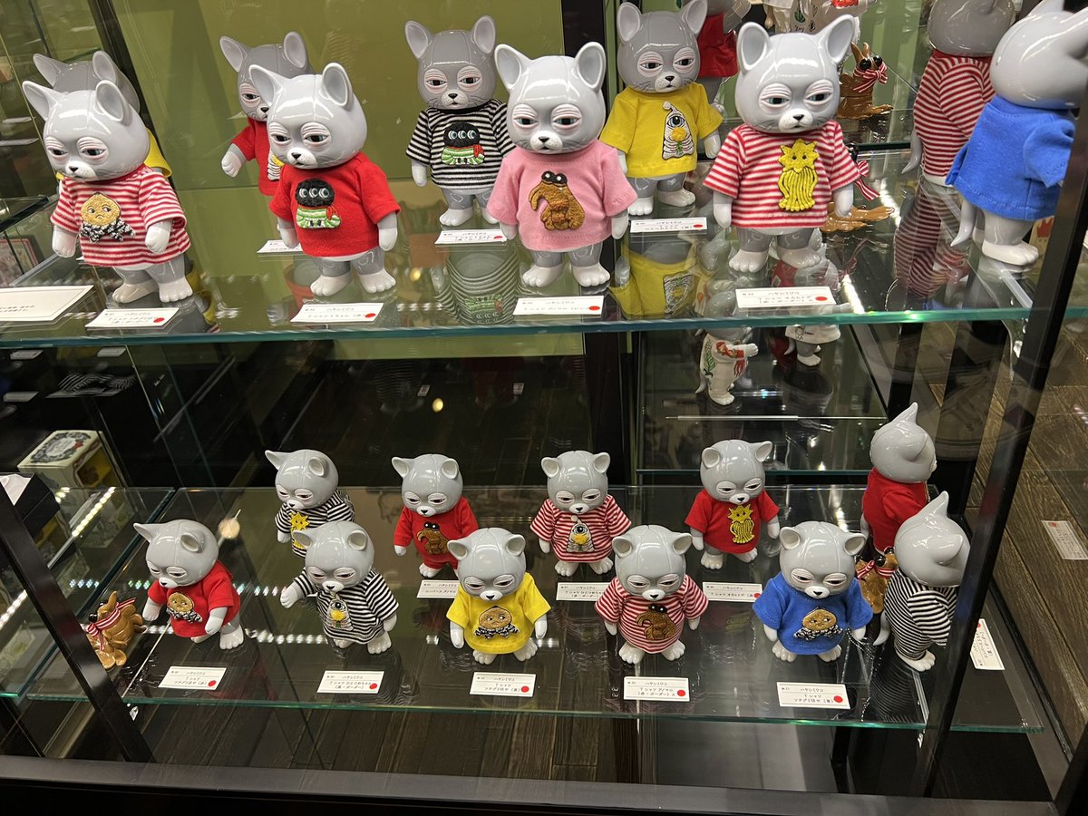 ボリス雑貨店(ギャラリー)にて開催中の #ニャンコとアノマロ展 二作品